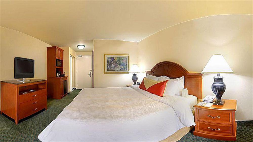 Hilton Garden Inn Baton Rouge Airport Екстериор снимка