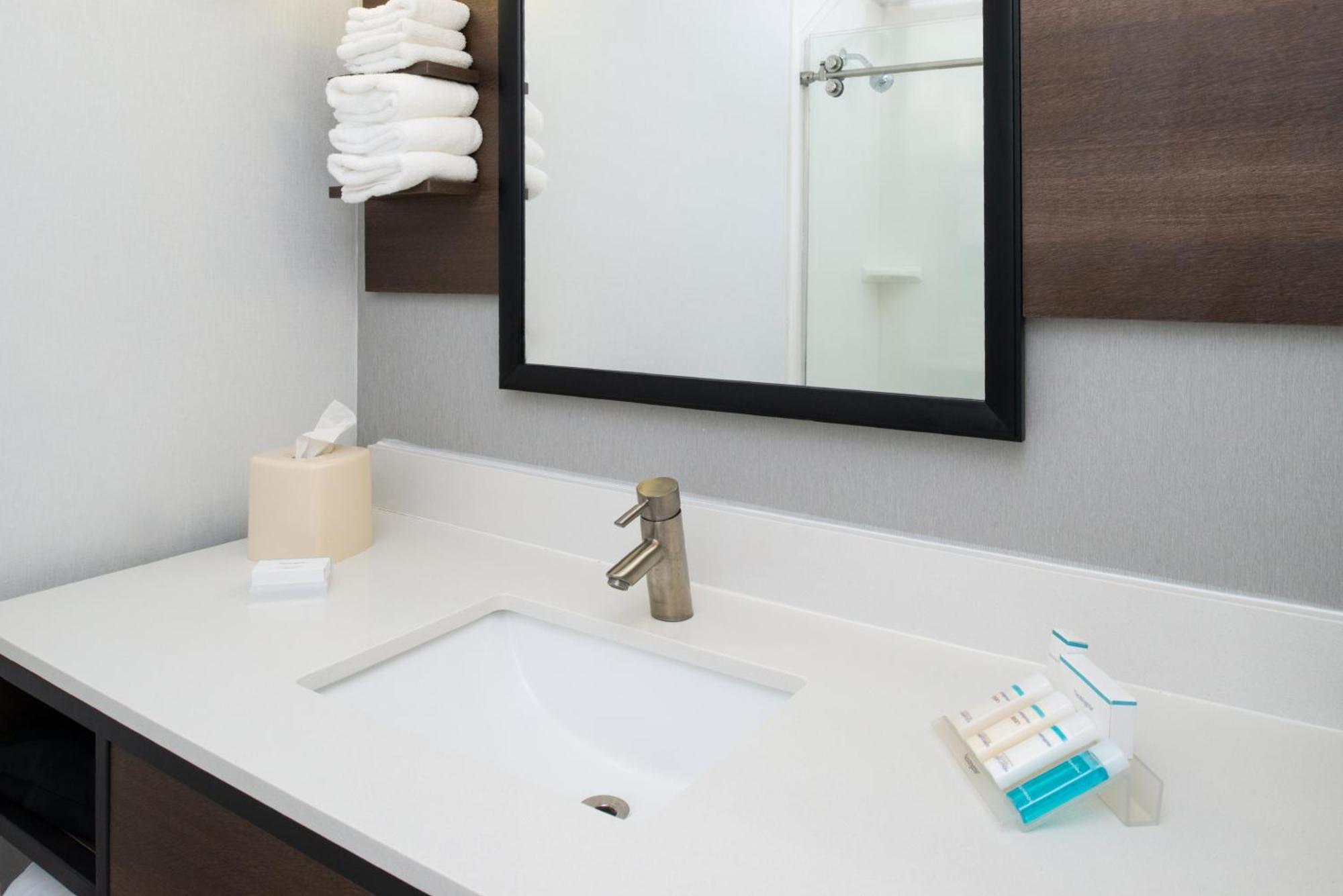 Hilton Garden Inn Baton Rouge Airport Екстериор снимка