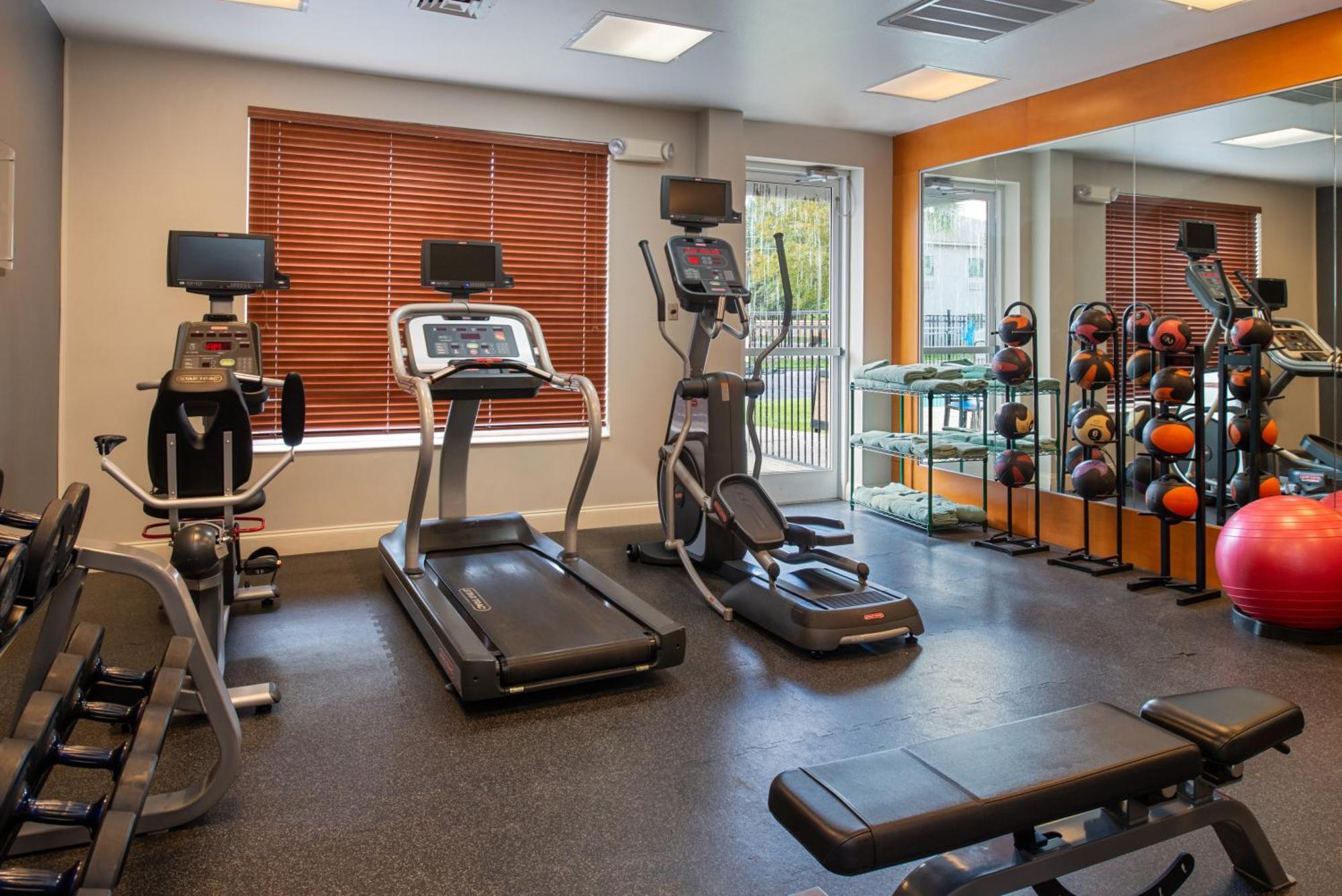 Hilton Garden Inn Baton Rouge Airport Екстериор снимка
