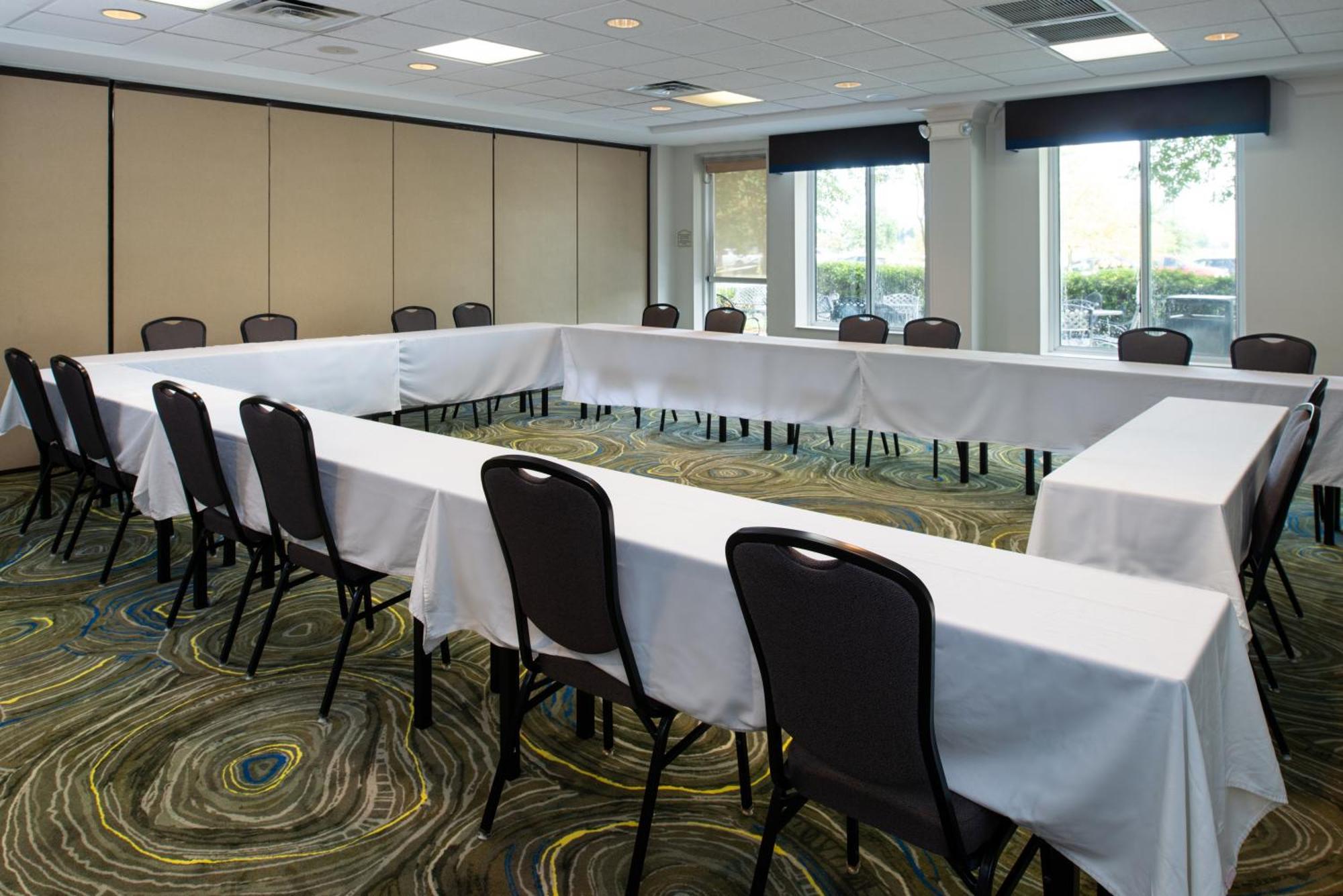 Hilton Garden Inn Baton Rouge Airport Екстериор снимка