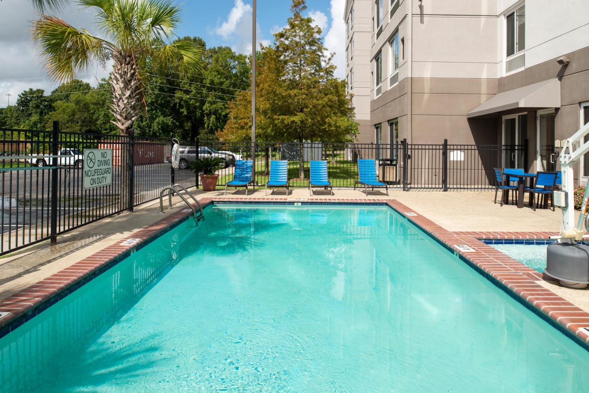 Hilton Garden Inn Baton Rouge Airport Екстериор снимка